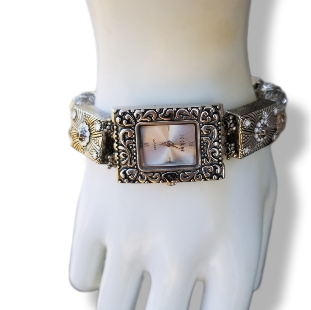 DECADE SILVERTONED ART NOUVEAU & FLORAL DETAIL LADIES WATCH
